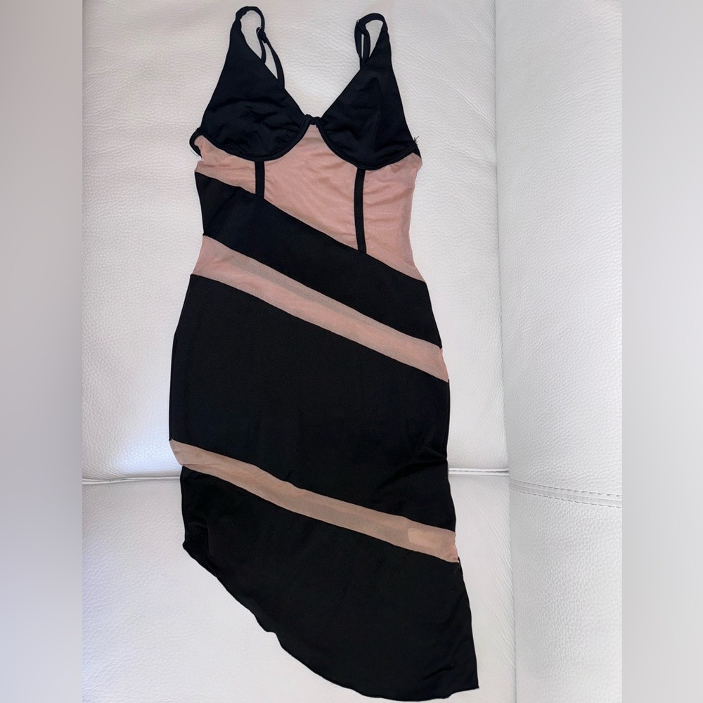 Cute casual dress for a party or a night out.